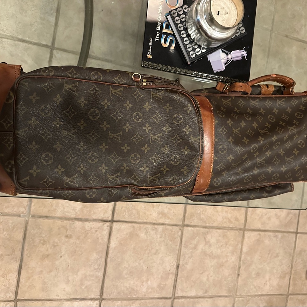 Louis Vuitton vintage collectible golf bag. - Picture 9 of 12